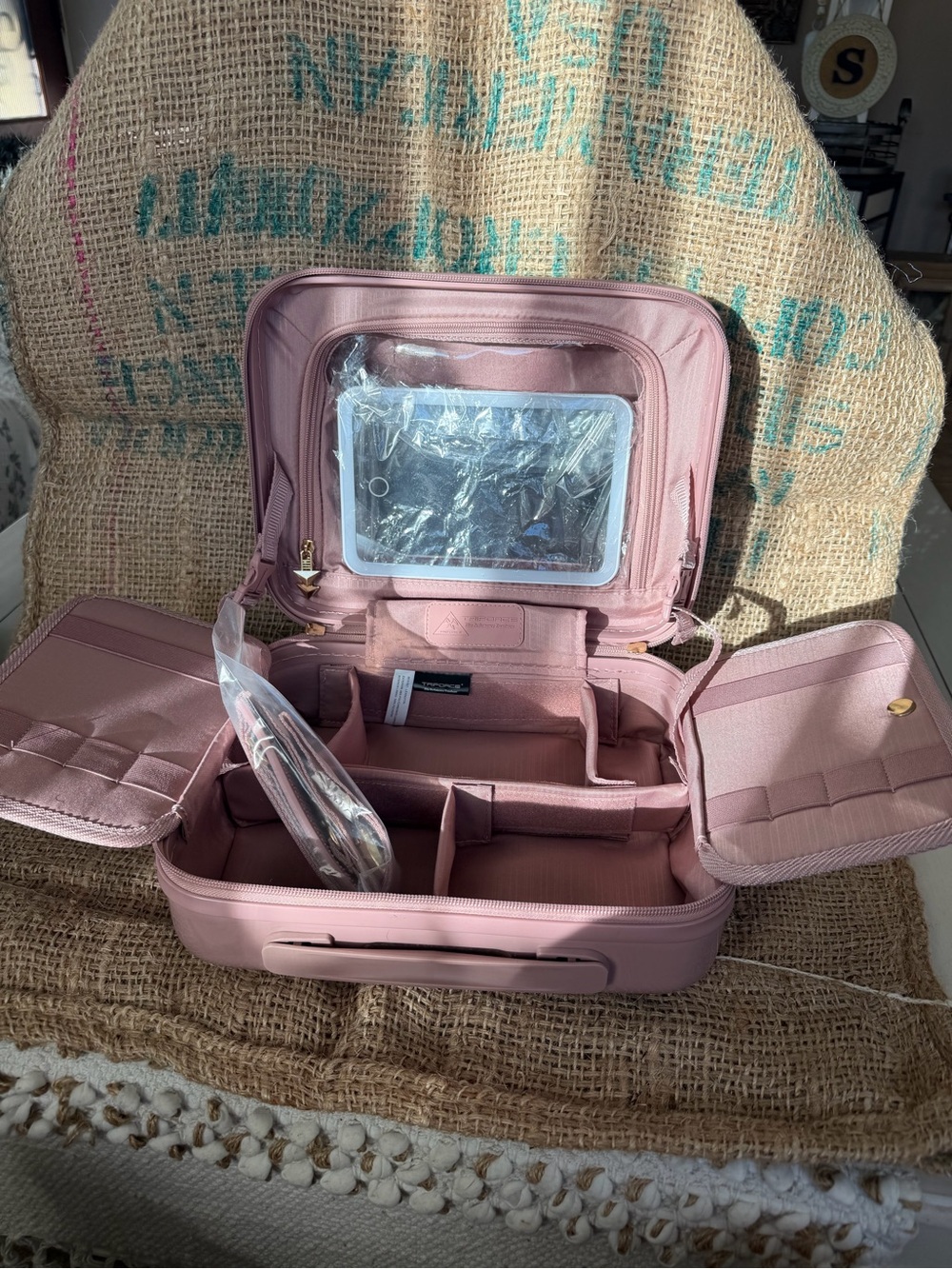 NWOT Triforce elite performance Hard case travel bag for cosmetics - Blush Pink
